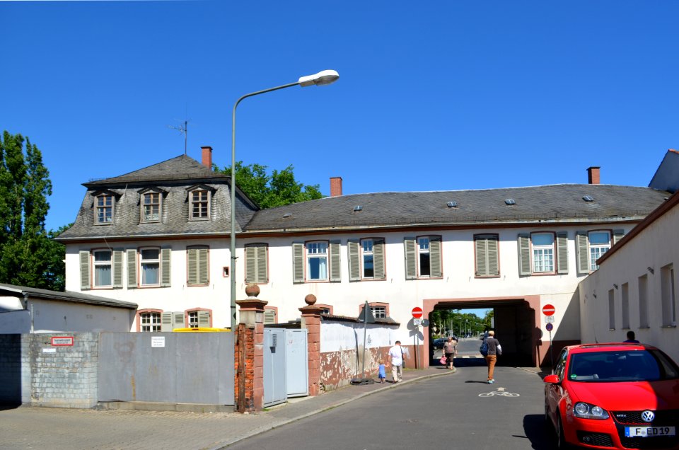 Frankfurt-Niederrad, Kelsterbacher Straße 2
