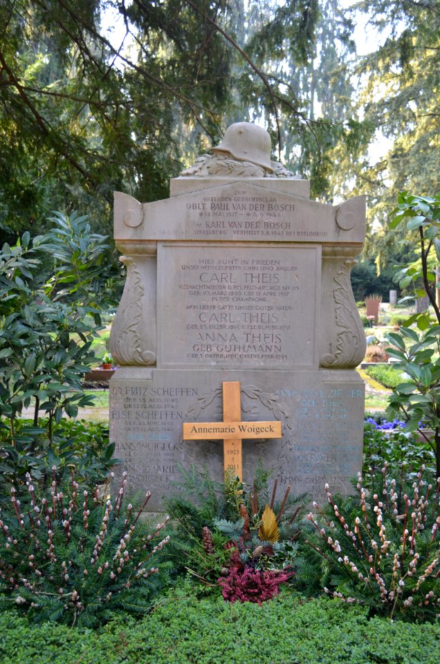 Frankfurt, Hauptfriedhof, Grab IV 37 Theis