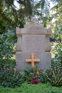 Frankfurt, Hauptfriedhof, Grab IV 37 Theis