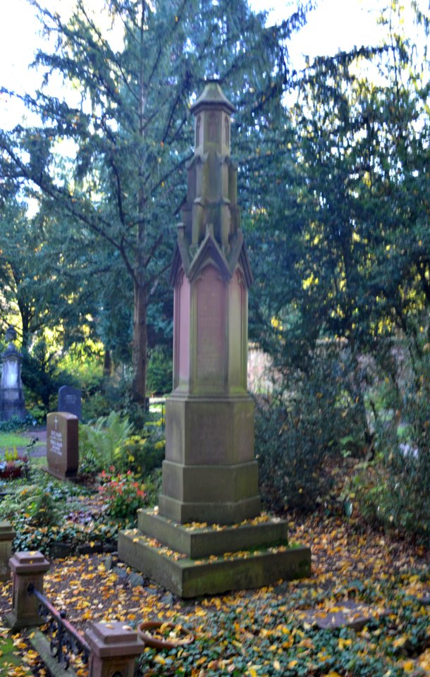 Frankfurt, Hauptfriedhof, Grab J 171-173 Rumpf (3)