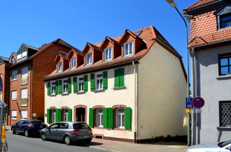 Frankfurt-Niederrad, Kelsterbacher Straße 8