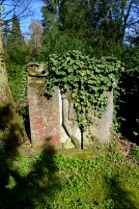 Frankfurt, Hauptfriedhof, Grab J 1562 Anlitz