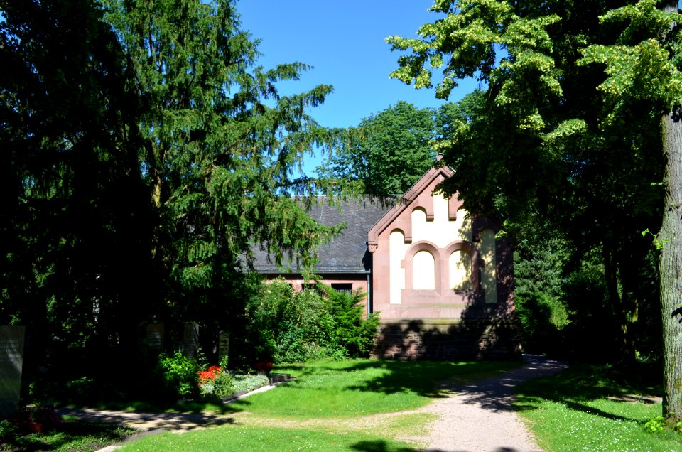 Frankfurt-Niederrad, Friedhofskapelle. Rückseite