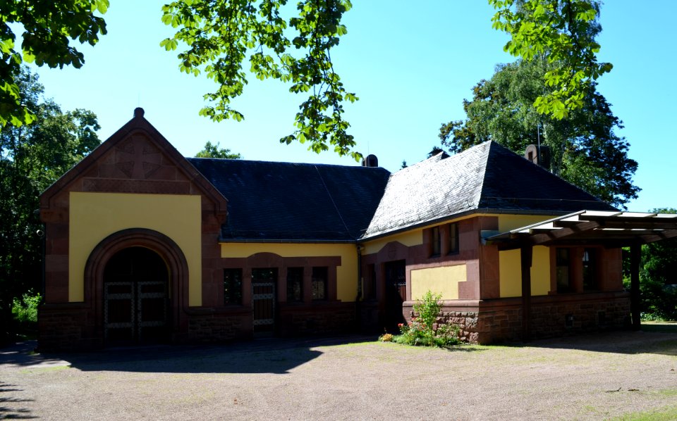 Frankfurt-Niederrad, Friedhofskapelle (1)