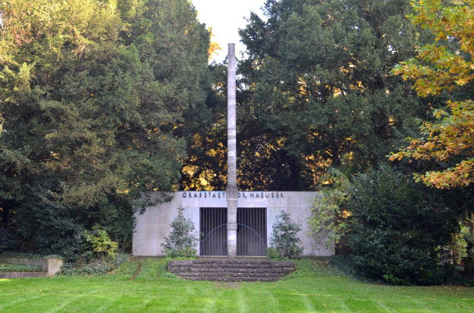 Frankfurt, Hauptfriedhof, Grab II 192 Haeuser