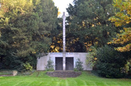 Frankfurt, Hauptfriedhof, Grab II 192 Haeuser