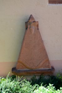 Frankfurt-Niederrad, Paul-Gerhard-Kirche, Grabstein (2)