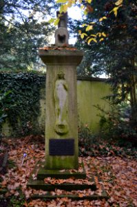 Frankfurt, Hauptfriedhof, Grab II 185 Linnemann