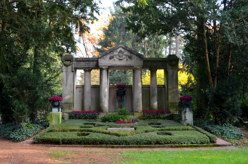 Frankfurt, Hauptfriedhof, Grab II Gartengräber 1 Krebs