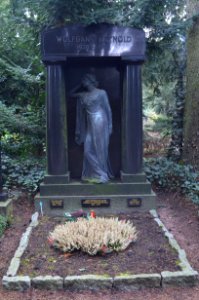 Frankfurt, Hauptfriedhof, Grab V 13 Heynold