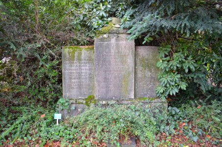 Frankfurt, Hauptfriedhof, Grab IV 134 Dressler