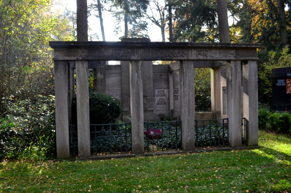 Frankfurt, Hauptfriedhof, Grab II 227 Köster