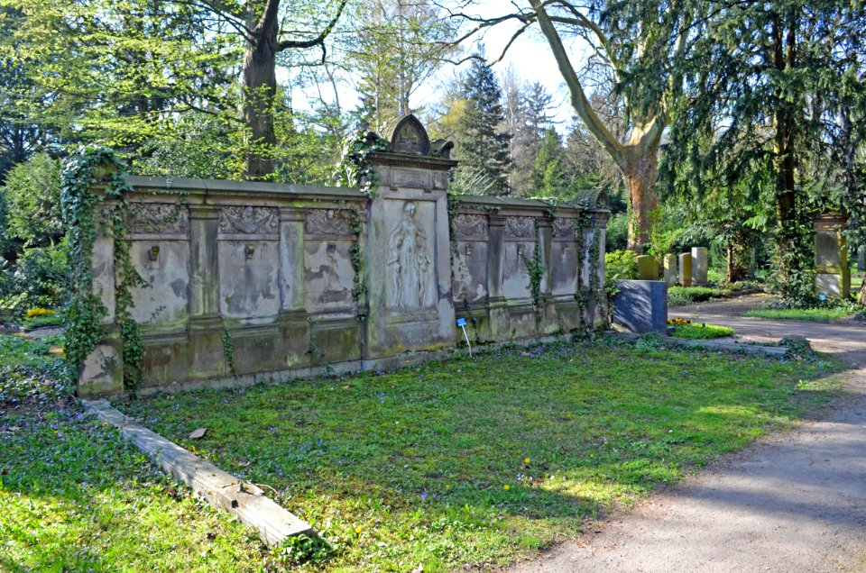 Frankfurt, Hauptfriedhof, Grab J 331-334 von Guaita (1)