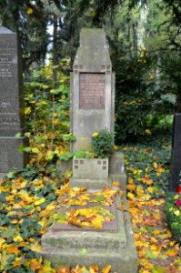 Frankfurt, Hauptfriedhof, Grab II 38 Pook