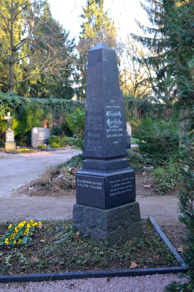Frankfurt, Hauptfriedhof, Grab K 295 Gerlich (1)