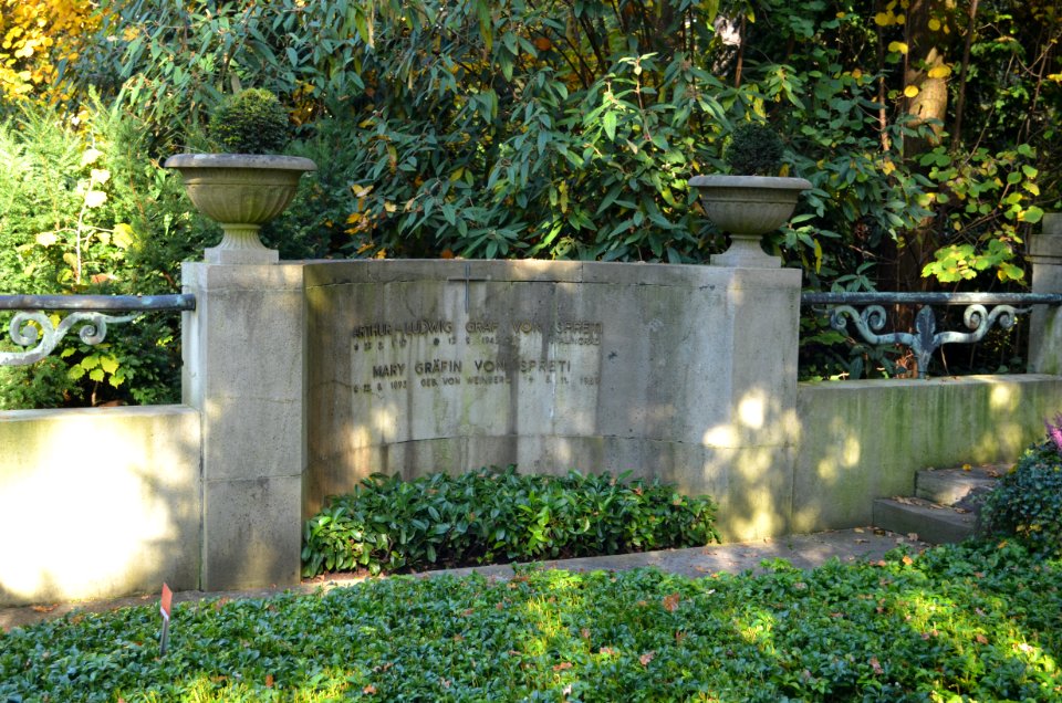 Frankfurt, Hauptfriedhof, Grab II Gartengräber 29, 29a, 30 v. Weinberg (3)