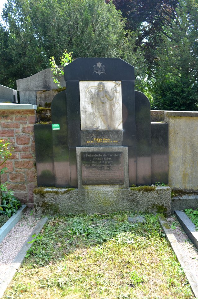 Frankfurt-Bornheim, Friedhof, Grab D adM 152 Dihn