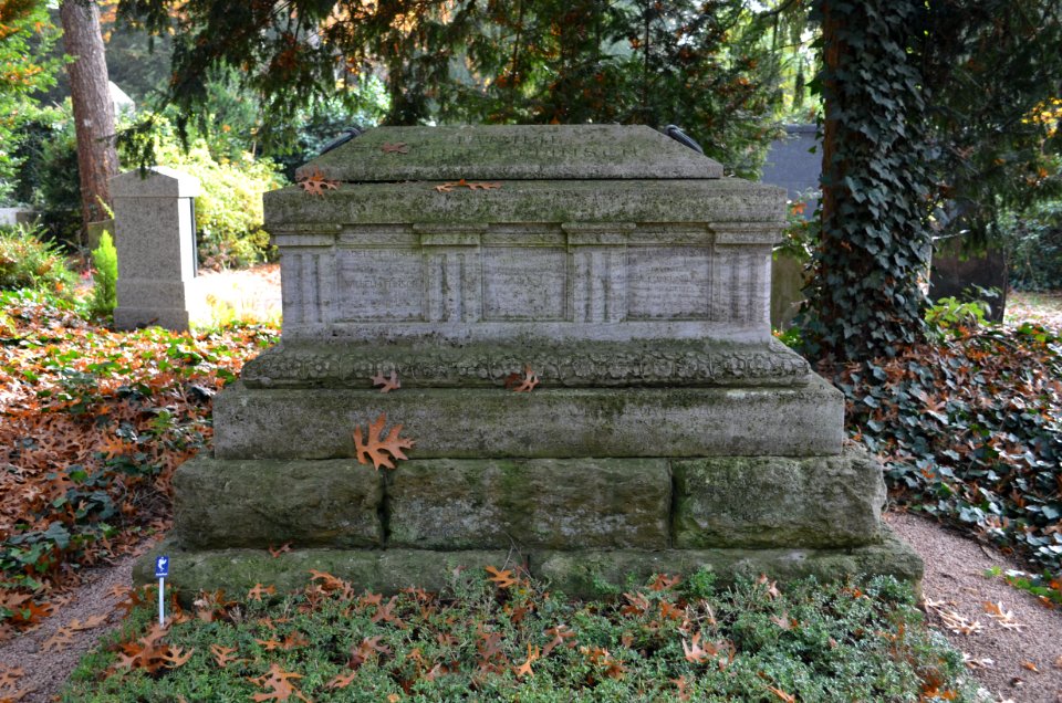 Frankfurt, Hauptfriedhof, Grab II Gartengräber 64 Flinsch
