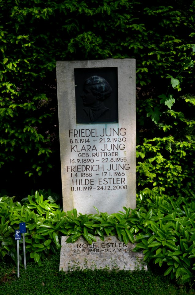 Frankfurt-Bornheim, Friedhof, Grab D 1182 Jung