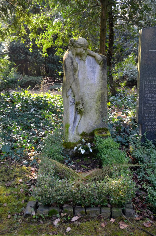 Frankfurt, Hauptfriedhof, Grab I 624 Uhl