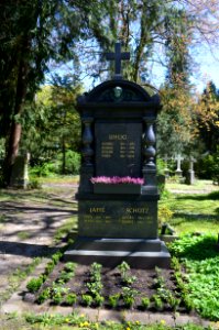 Frankfurt, Hauptfriedhof, Grab J 939-940-941 Schütz