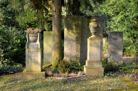 Frankfurt, Hauptfriedhof, Grab I 651a und b Sutor, Sachs