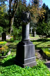 Frankfurt, Hauptfriedhof, Grab J 939-940-941 Nachtripp