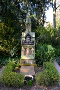 Frankfurt, Hauptfriedhof, Grab J 397 Röder