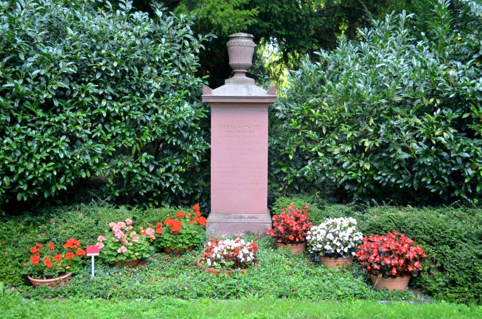 Frankfurt, Hauptfriedhof, Grab Rudolf Menzer