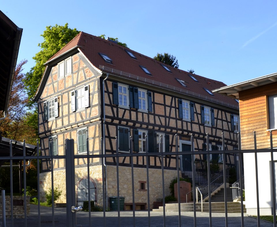 Frankfurt-Enkheim, Alt-Enkheim 9