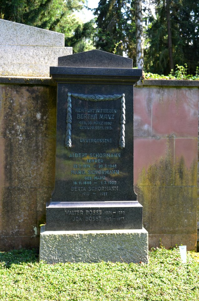 Frankfurt-Fechenheim, Friedhof, Grab A IV adM 2 Manz-Schormann