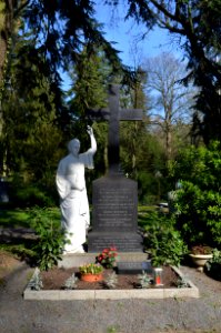 Frankfurt, Hauptfriedhof, Grab J 798a-799a-800a Leimbach