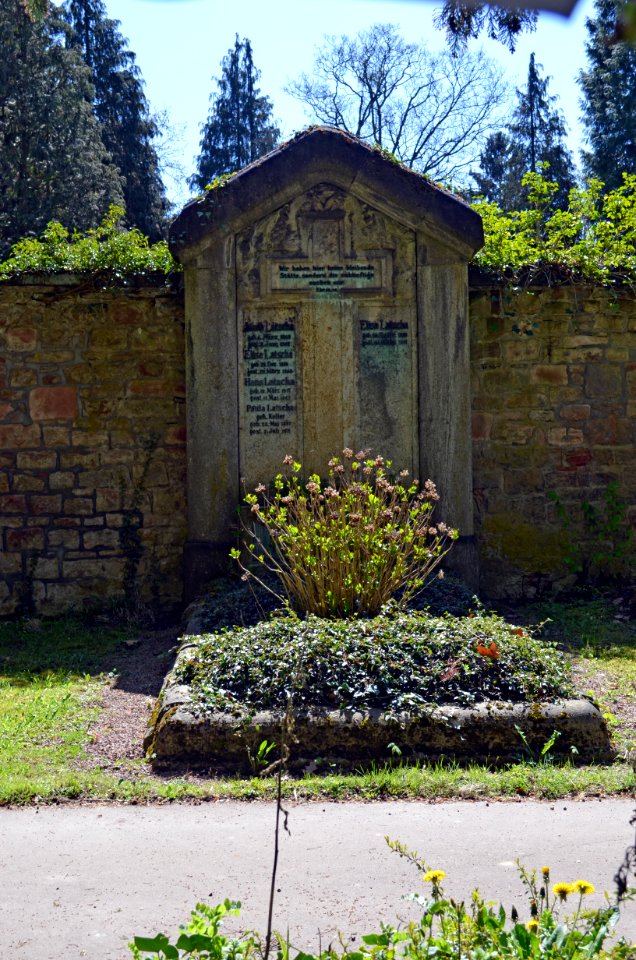 Frankfurt, Hauptfriedhof, Grab J adm 463a Latscha