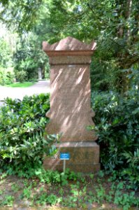 Frankfurt-Bornheim, Friedhof, Grab B 202 Cornel-Fritsch