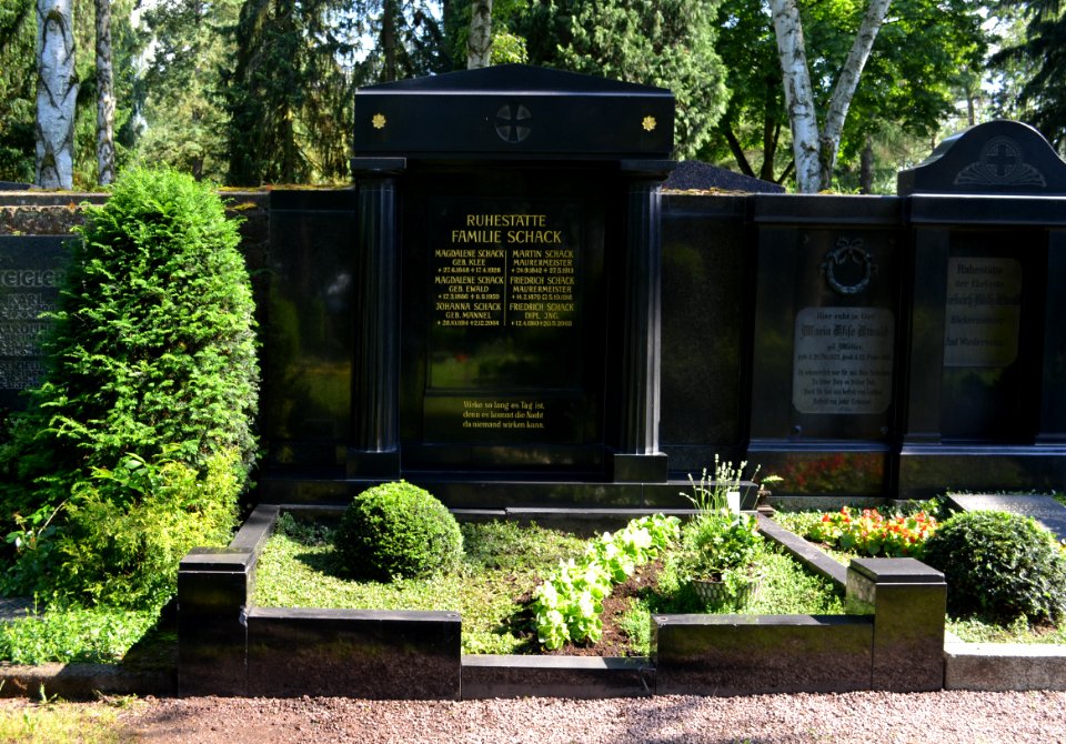 Frankfurt-Fechenheim, Friedhof, Grab A IV adM 5 Schack