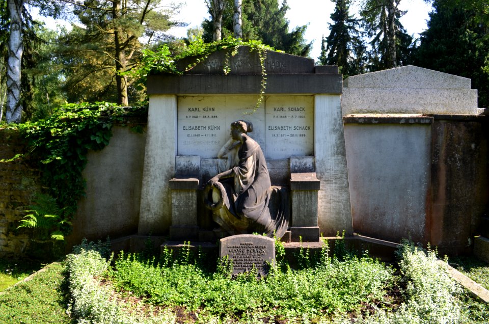 Frankfurt-Fechenheim, Friedhof, Grab A IV adM 1 Schack-Kühn