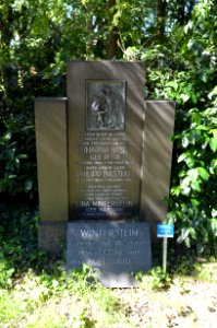 Frankfurt-Niederrad, Friedhof, Grab A 144 Bastian