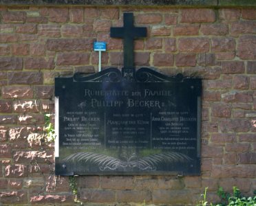 Frankfurt-Fechenheim, Friedhof, Grab A adM 37 Becker