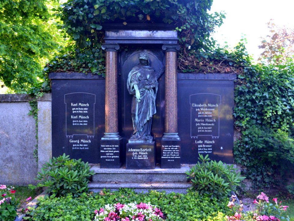 Frankfurt-Niederrad, Friedhof, Grab B adM 143-145 Münch