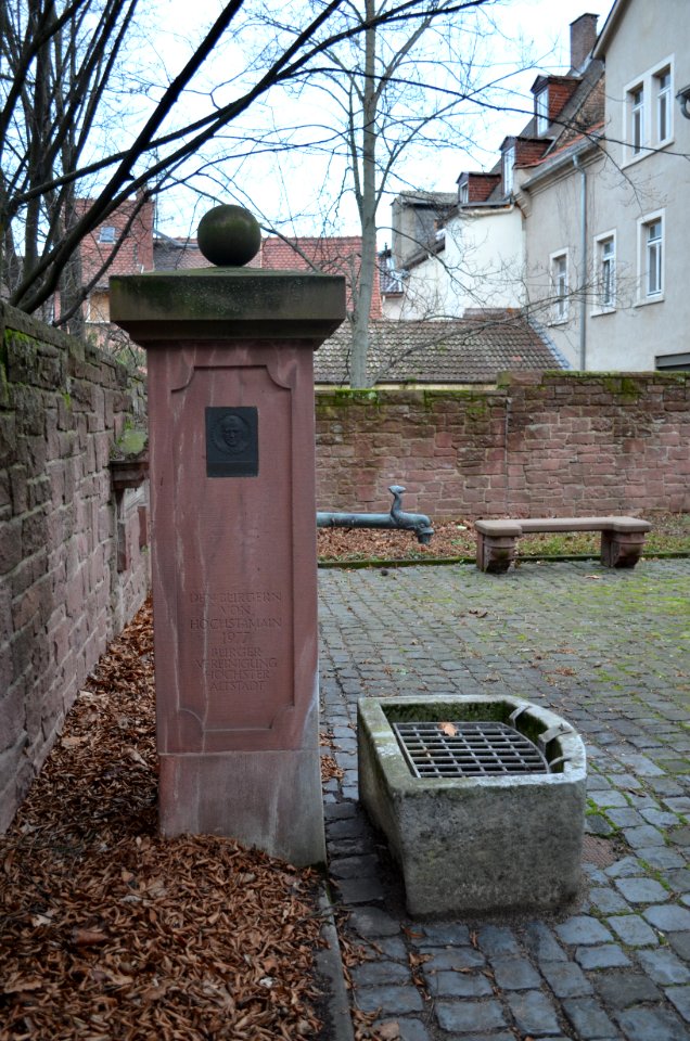 Frankfurt-Höchst-Dalberg-Brunnen (1)