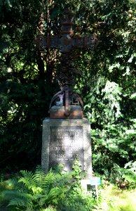 Frankfurt-Niederrad, Friedhof, Grab B 13 Belz