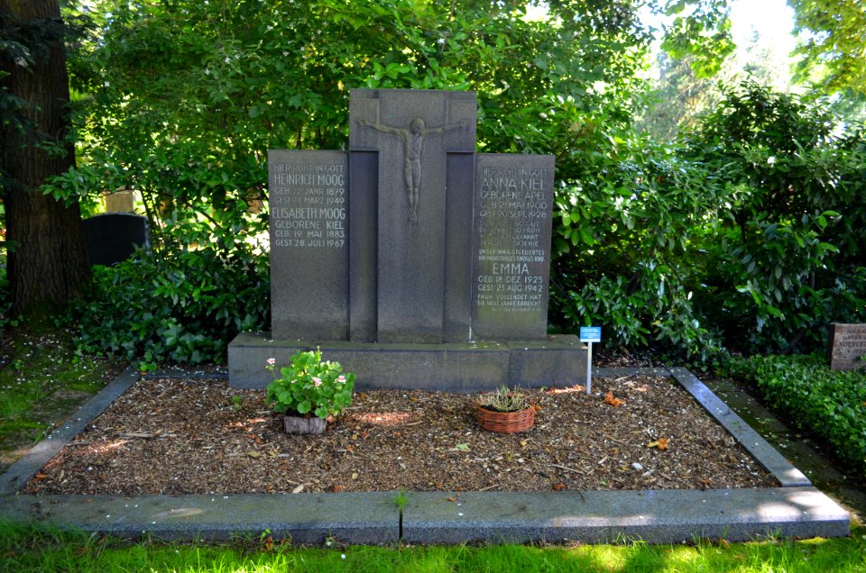 Frankfurt-Niederrad, Friedhof, Grab A 90 Kiel-Moog