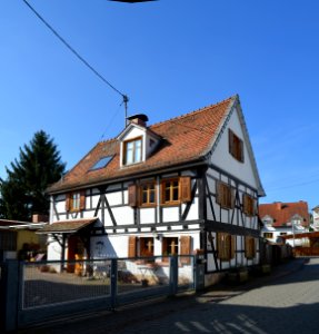 Frankfurt-Seckbach, Lohrgasse 11