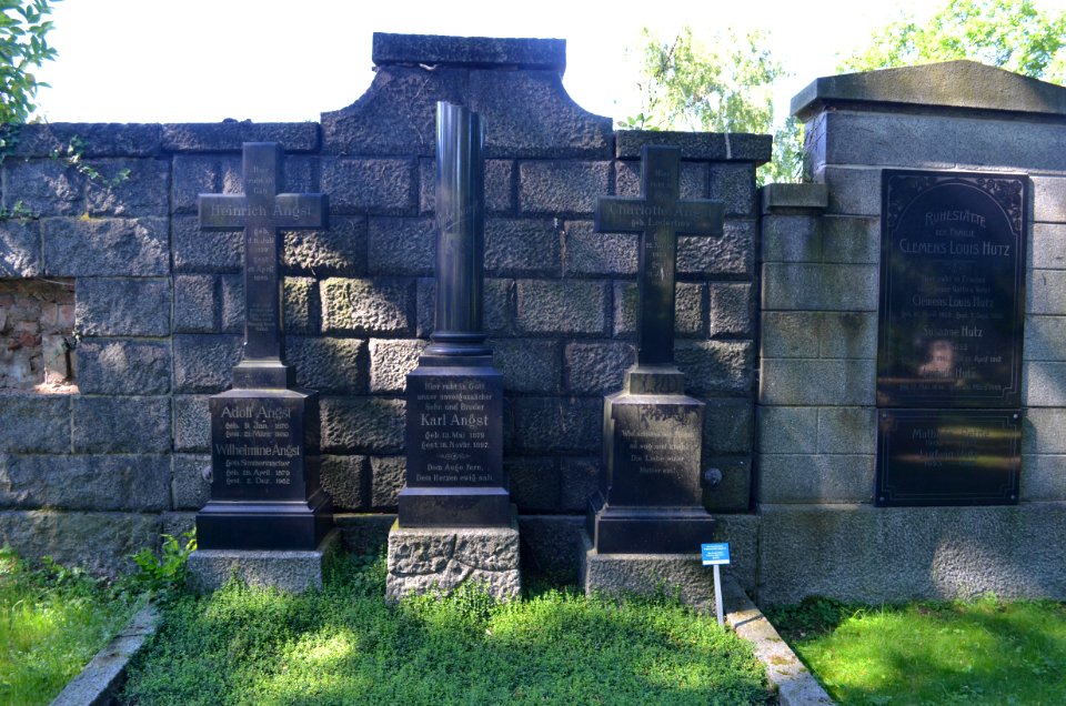 Frankfurt-Niederrad, Friedhof, Grab B adM 174-176 Angst