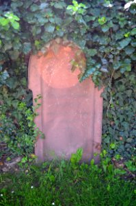 Frankfurt-Niederrad, Alter Friedhof, Haardtwaldplatz, Grabsteine (4)