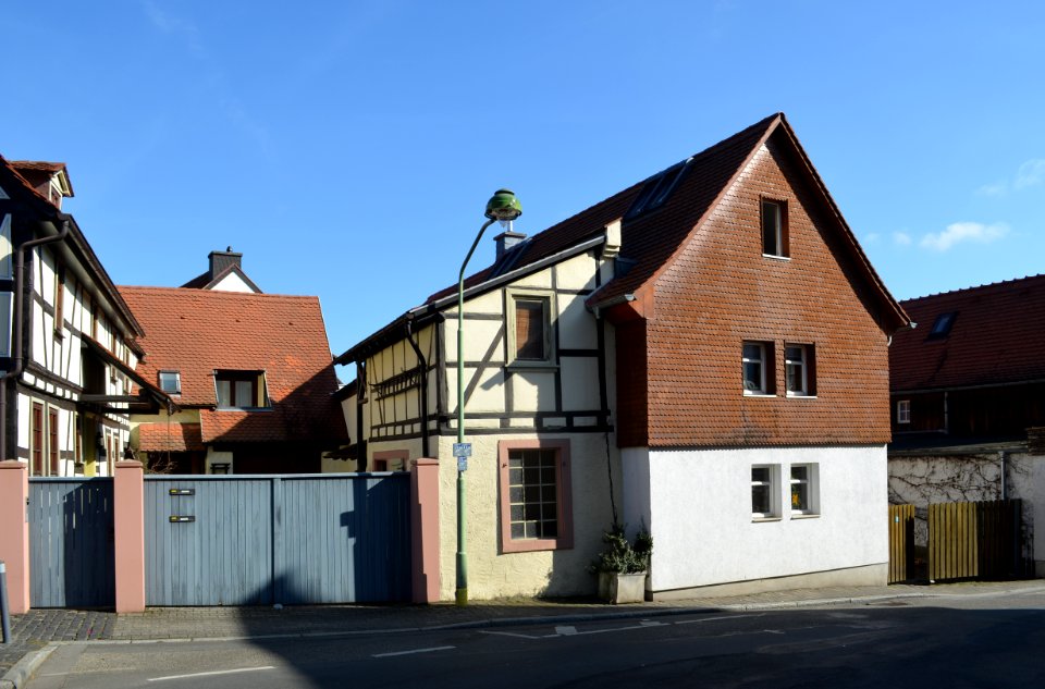 Frankfurt-Seckbach, Hofhausstraße 8