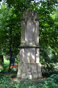 Frankfurt, Hauptfriedhof, Grab D 211 Schlosser