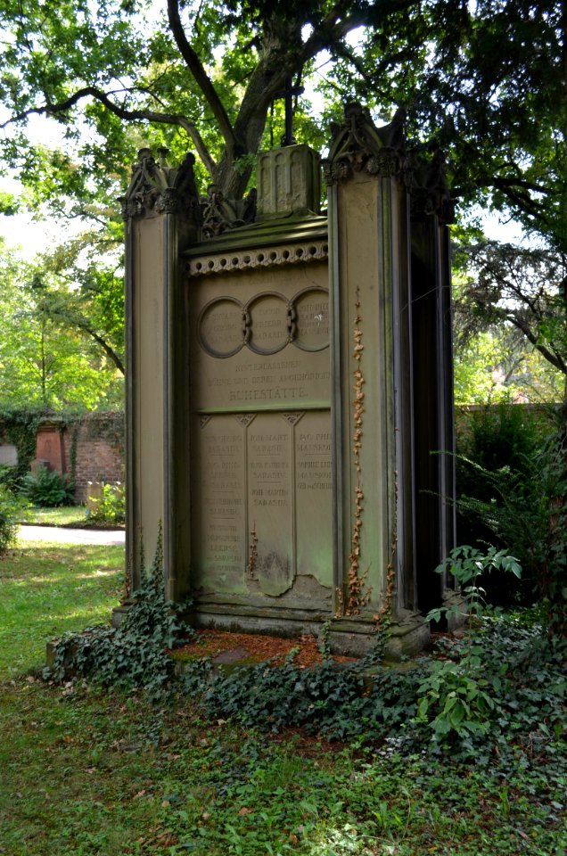 Frankfurt, Hauptfriedhof, Grab D 134 Sarassin (1)