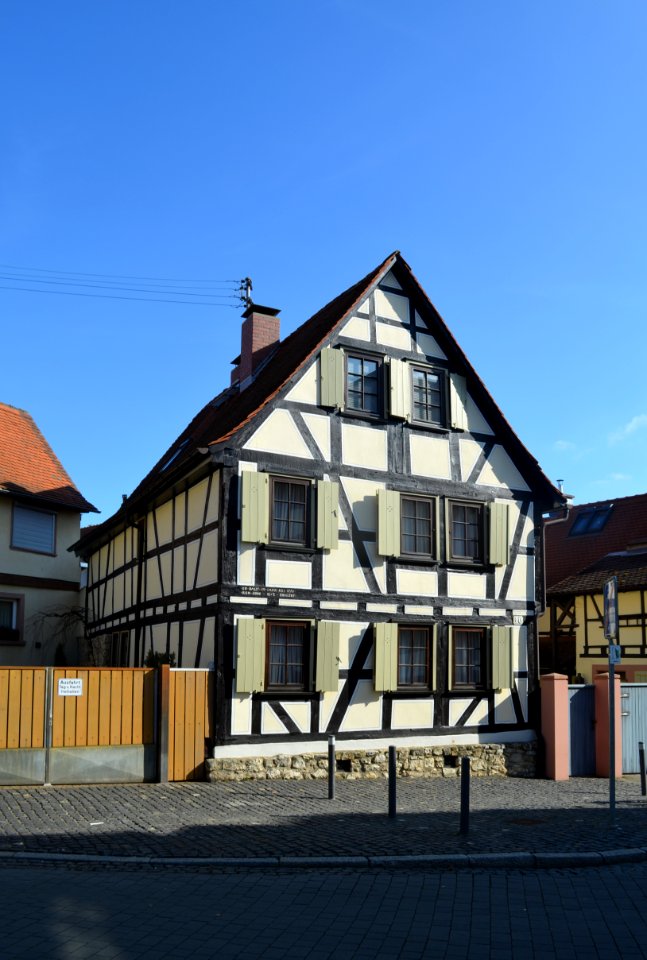 Frankfurt-Seckbach, Hofhausstraße 10