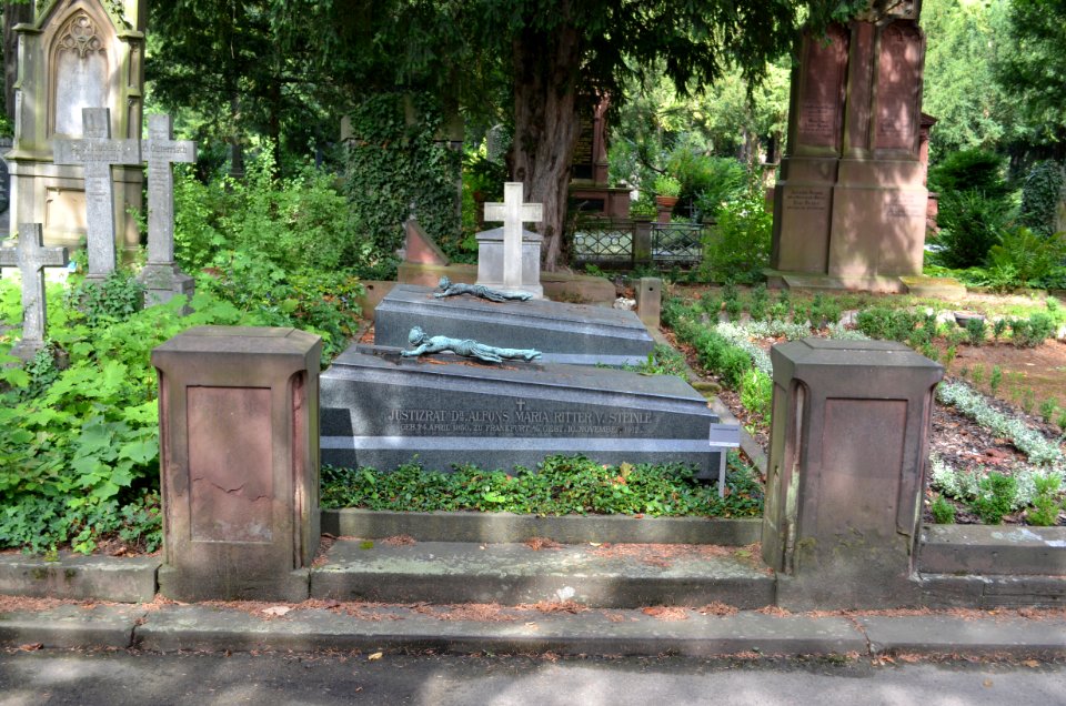 Frankfurt, Hauptfriedhof, Grab D 215-215a Brentano-von Steinle